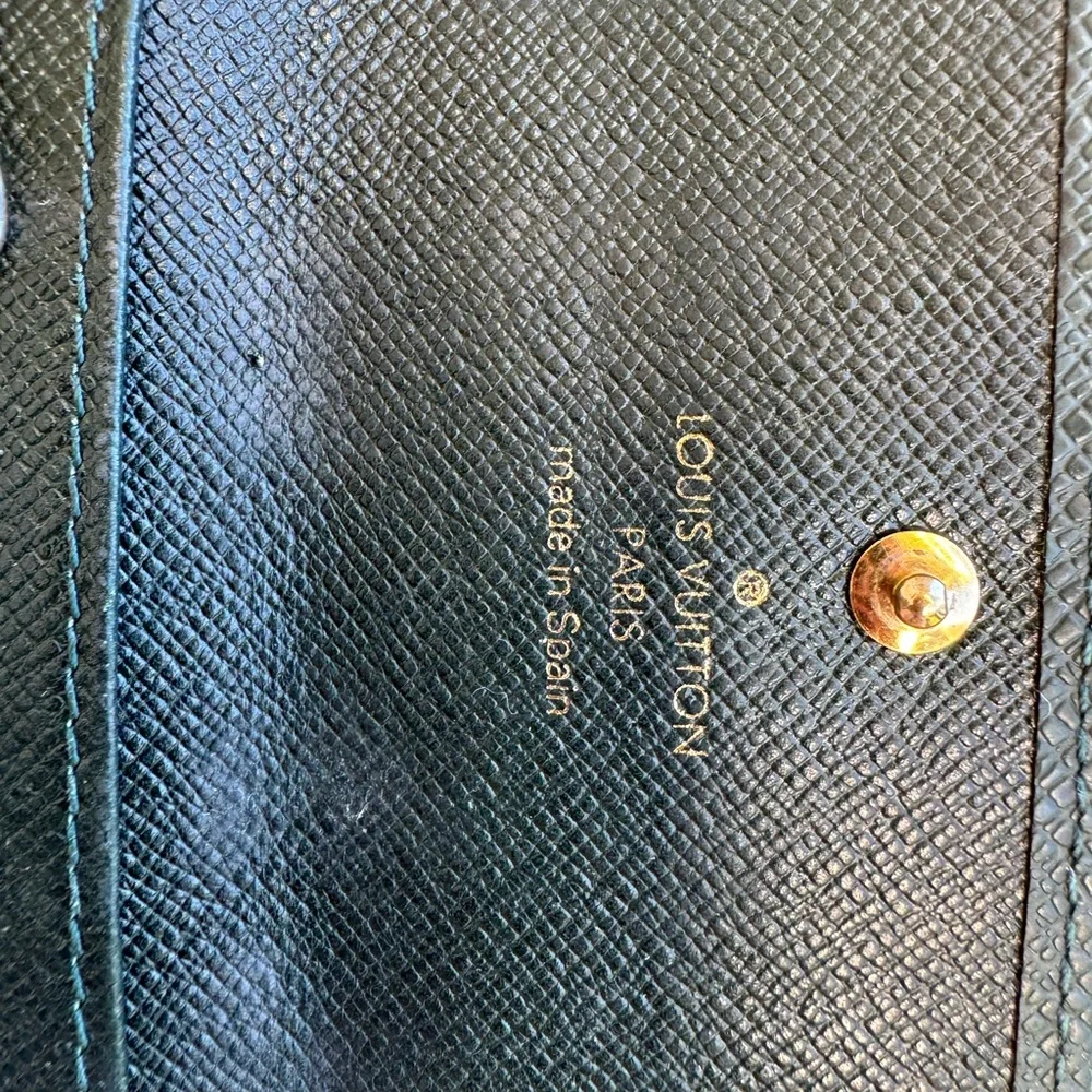 LOUIS VUITTON TAIGA KEY HOLDER